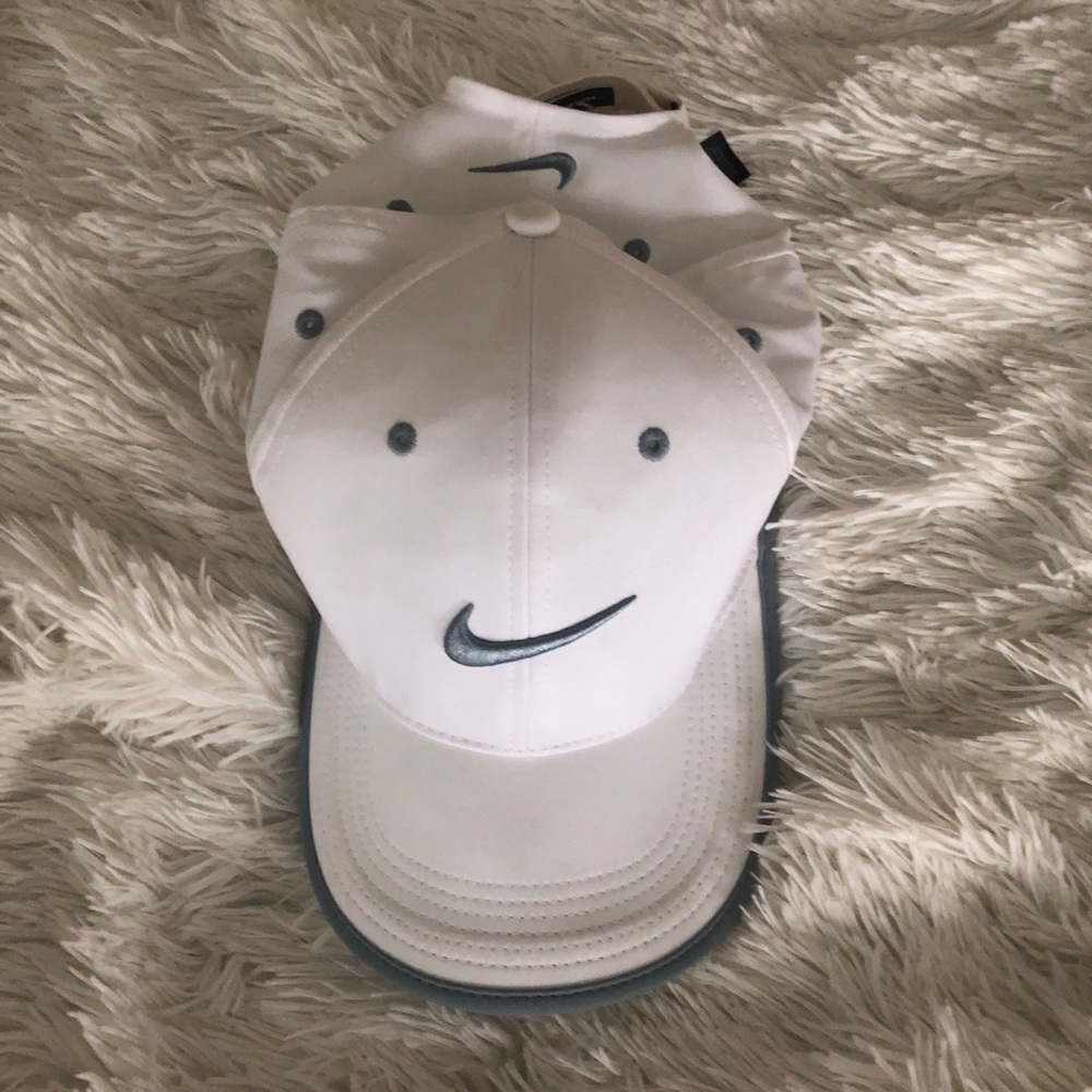 NIKE AEROBILL FEATHERLIGHT TENNIS CAP